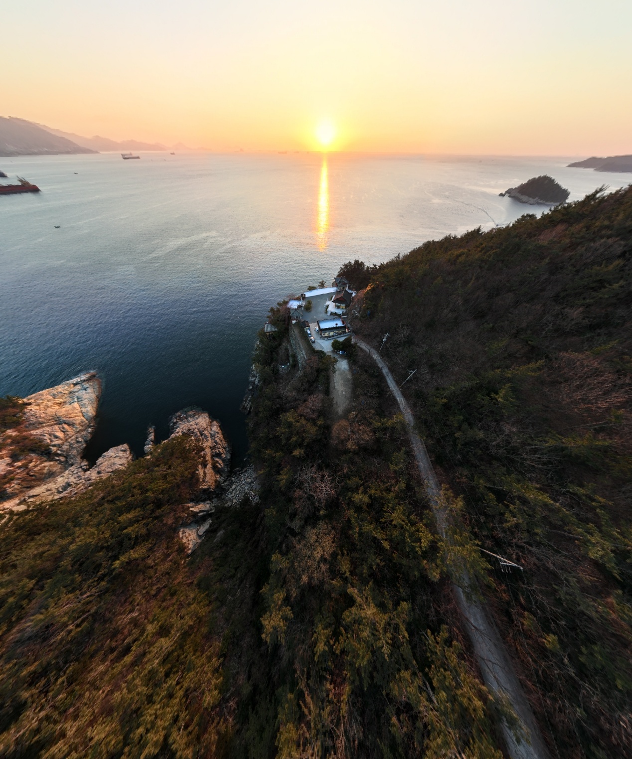 여수 돌산 용월사의 새해 일출, 또 다른 '향일(向日)'