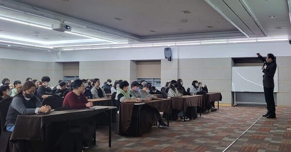 ▲ 오철곤 부이사장의 특강 장면